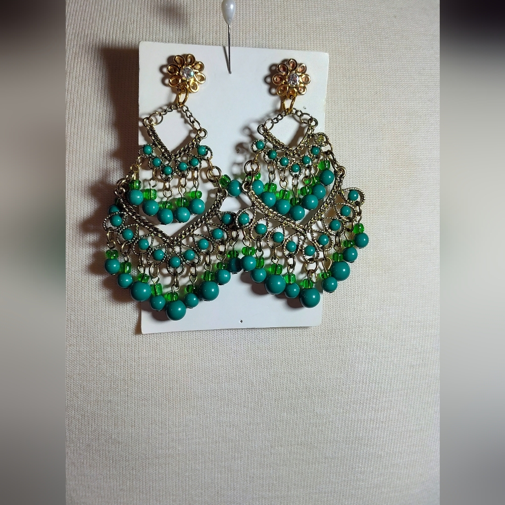 Gold With Varigated Green Beads Chandelier Earrings Nwot